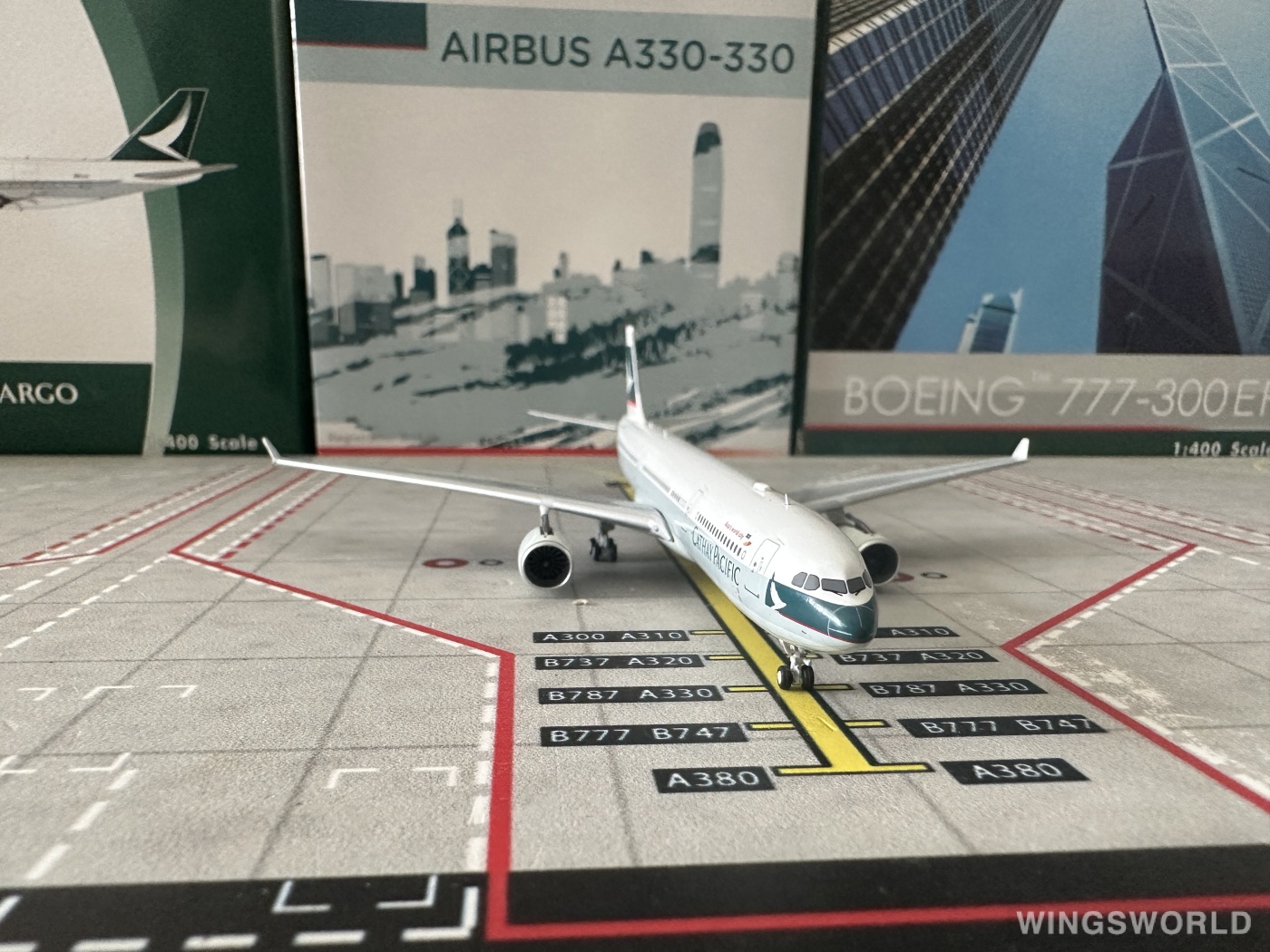 NGmodels 1:400 NG33030001A Cathay Pacific 国泰航空 Airbus A330-300 B-HLD