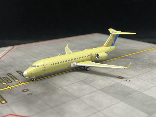1/400 ARJ21-700 江西航空 井崗山号 中国産小型ジェットLCC