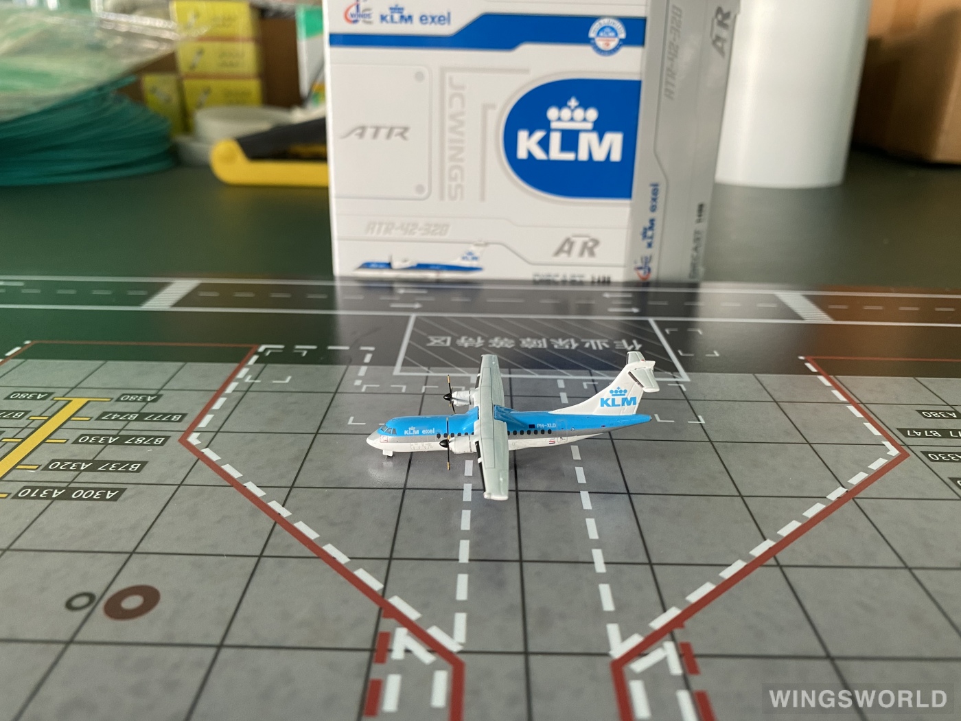 JC Wings 1:400 ATR 42 KLM 荷兰皇家航空XX40004 PH-XLD 的照片作者:图