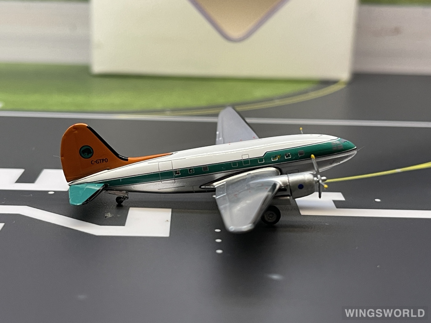 AeroClassics 1:400 AC411007 Buffalo Airways 水牛航空 Curtiss C-46 Commando C-GTPO