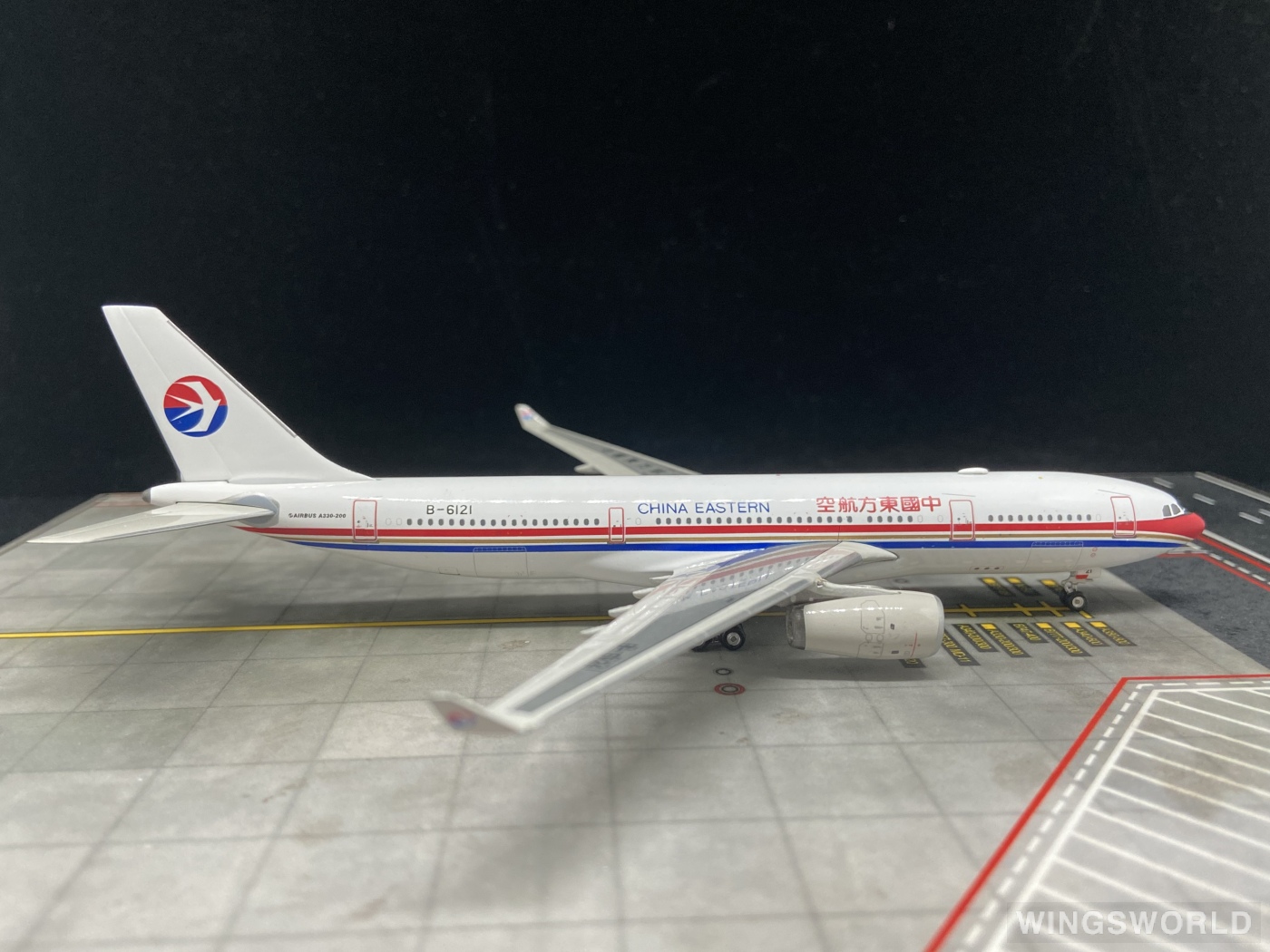 Phoenix 1:400 PH10480 China Eastern 中国东方航空 Airbus A330-200 B-6121
