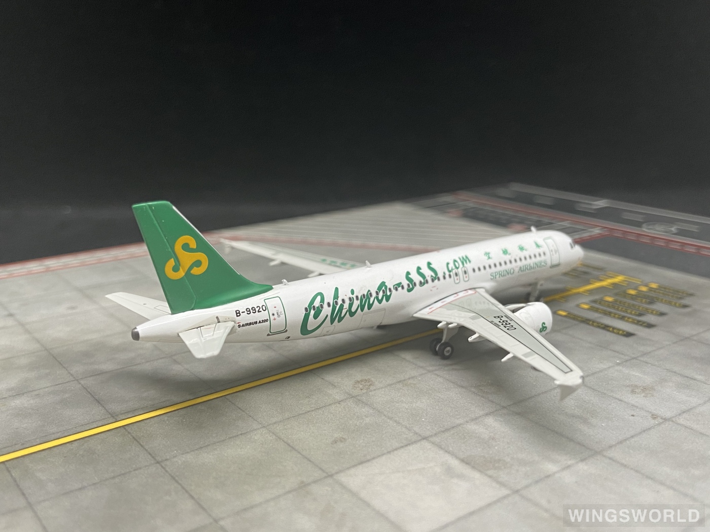 Phoenix 1:400 PH10989 Spring Airlines 春秋航空 Airbus A320 B-9920