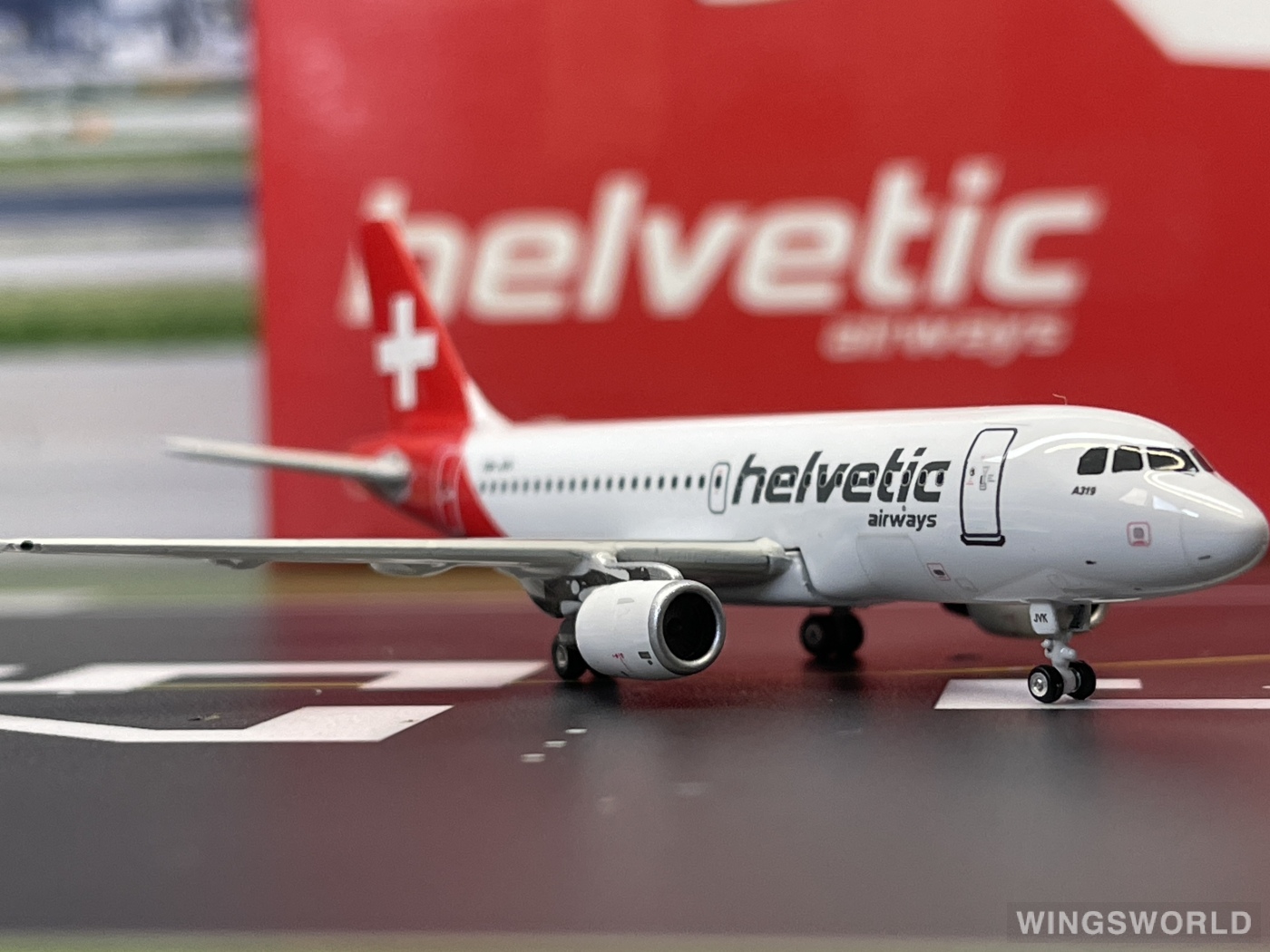 Phoenix 1:400 PH10815 Helvetic Airways 海尔维航空 Airbus A319 HB-JVK
