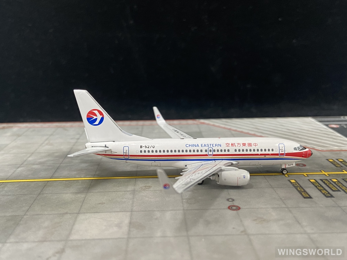 Phoenix 1:400 PH10628 China Eastern 中国东方航空 Boeing 737-700 B-5270