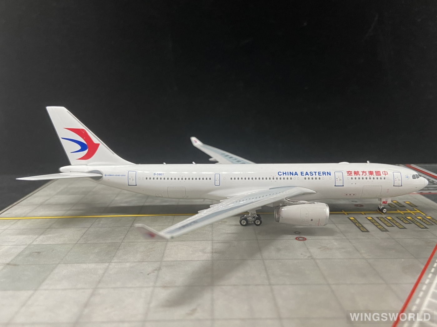 Phoenix 1:400 PH11032 China Eastern 中国东方航空 Airbus A330-200 B-5961
