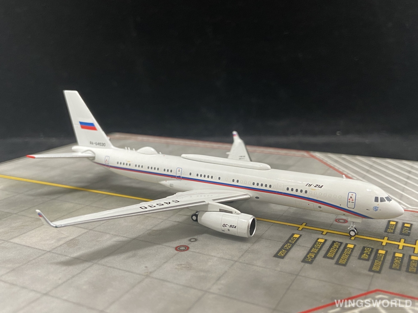 Pandamodel 1:400 52315 Russia State Transport Company Tupolev Tu-204 RA-64530
