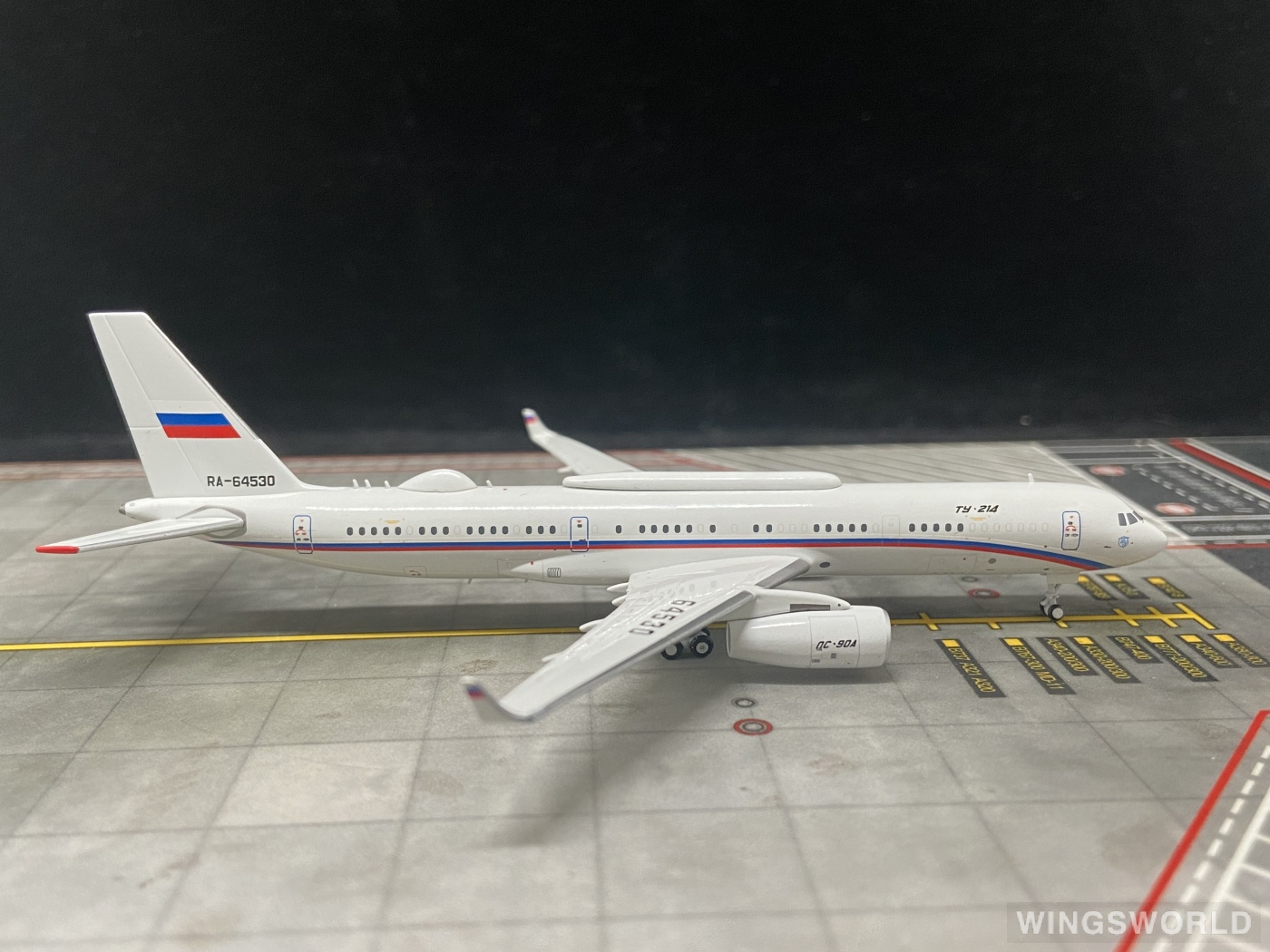 Pandamodel 1:400 52315 Russia State Transport Company Tupolev Tu-204 RA-64530