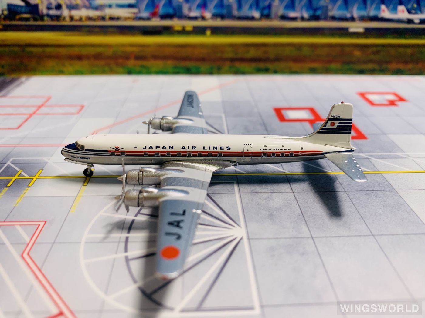 AeroClassics 1:400 AC411067 Japan Airlines 日本航空 Douglas DC-6 JA8206
