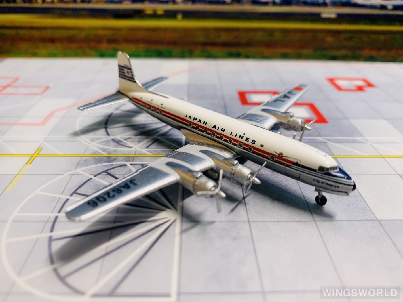AeroClassics 1:400 AC411067 Japan Airlines 日本航空 Douglas DC-6 JA8206