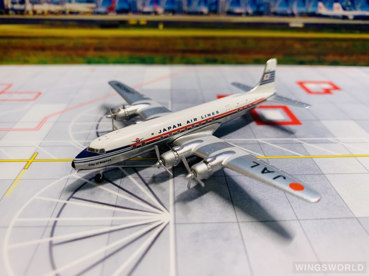 AeroClassics 1:400 AC411067 Japan Airlines 日本航空 Douglas DC-6 JA8206