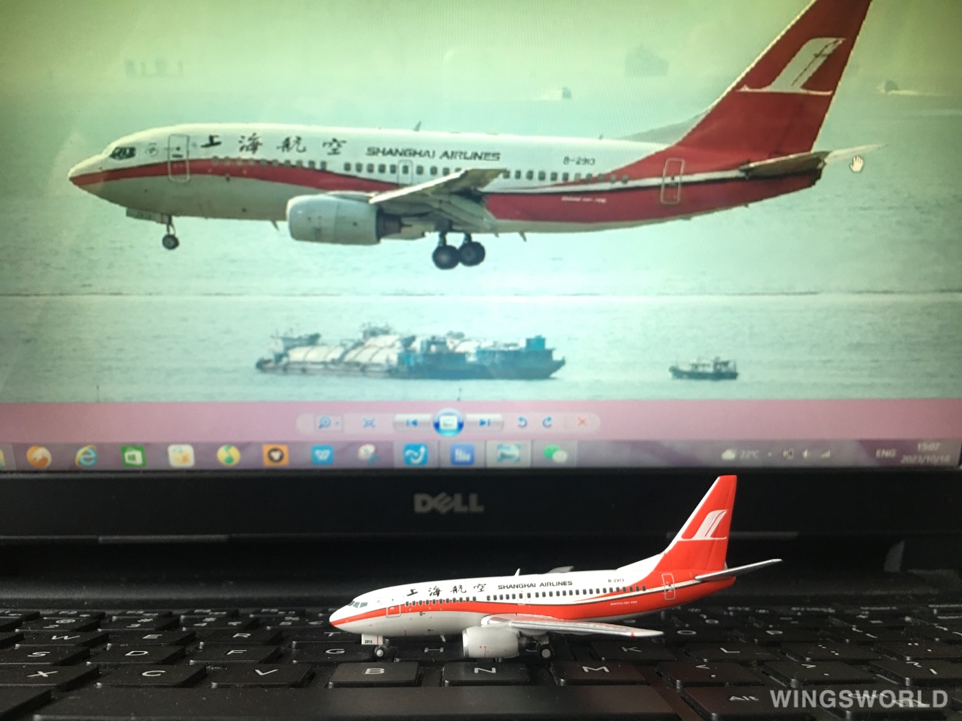 JC Wings 1:400 XX4606 Shanghai Airlines 上海航空 Boeing 737-700 B-2913