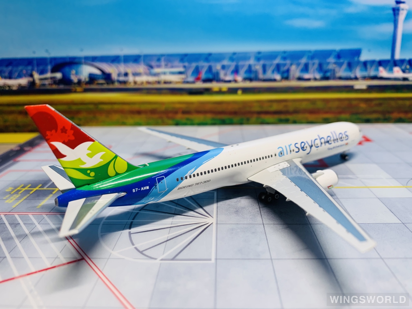 Phoenix 1:400 PH11817 Air Seychelles 塞舌尔航空 Boeing 767-300ER S7-AHM