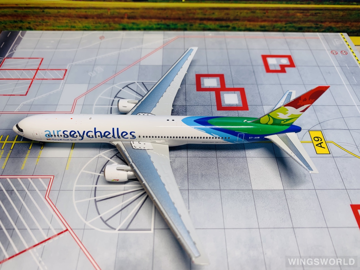 Phoenix 1:400 PH11817 Air Seychelles 塞舌尔航空 Boeing 767-300ER S7-AHM