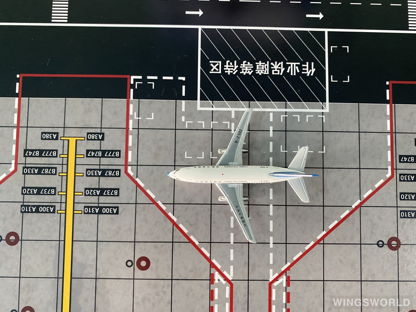 YU MODEL 1:400 YU0007 China Southern 中国南方航空 Boeing 737-200 B-2502