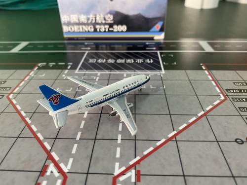Boeing 737-200 南方航空 (現JTA)1/200 Boeing 737-200 南方航空 (現JTA)1/200 - メルカリ