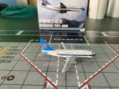 YU MODEL 1:400 Boeing 737-200 China Southern 中国南方航空