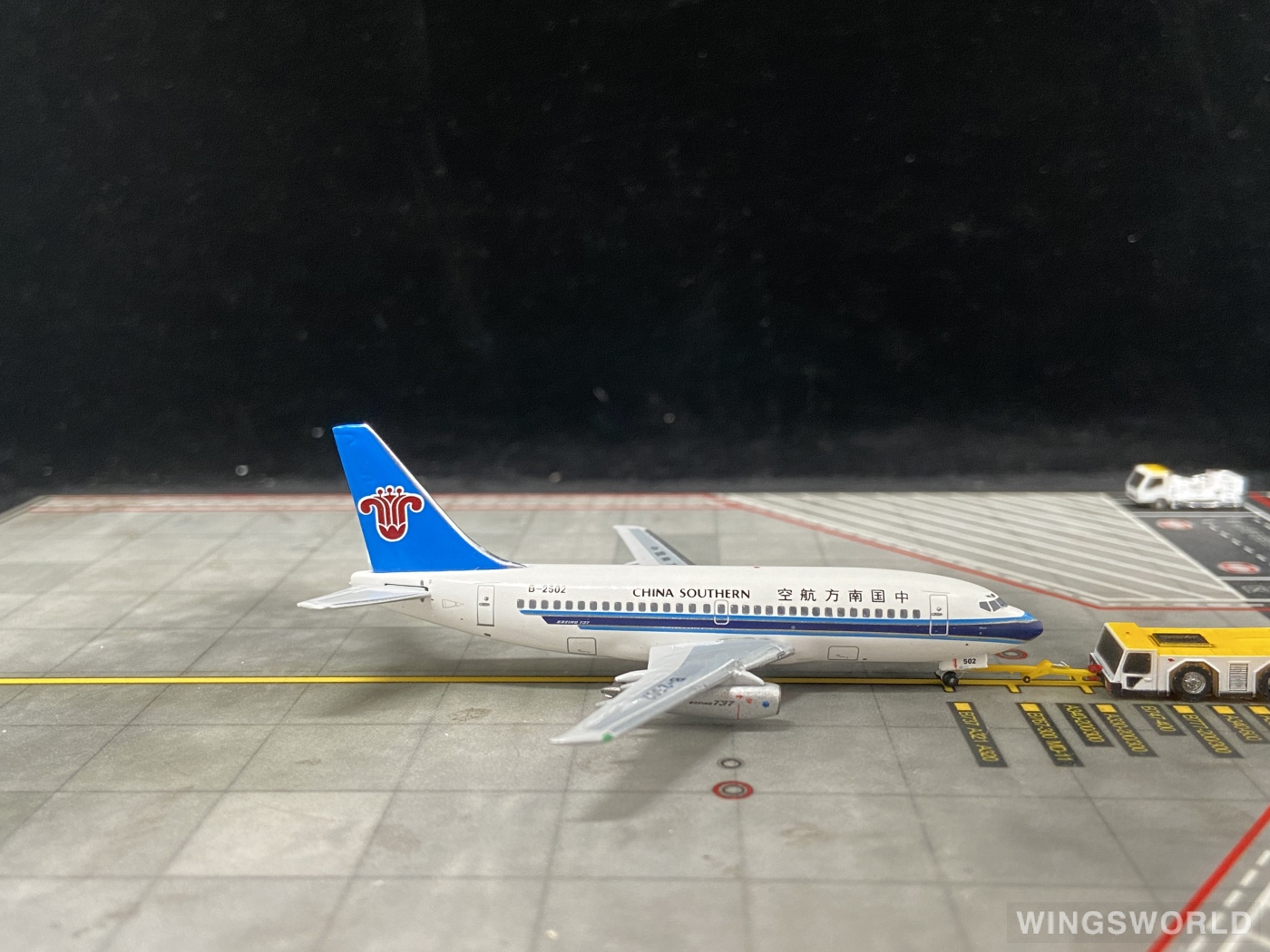 YU MODEL 1:400 YU0007 China Southern 中国南方航空 Boeing 737-200 B-2502