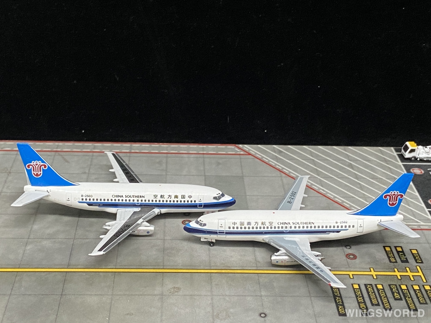 YU MODEL 1:400 YU0007 China Southern 中国南方航空 Boeing 737-200 B-2502