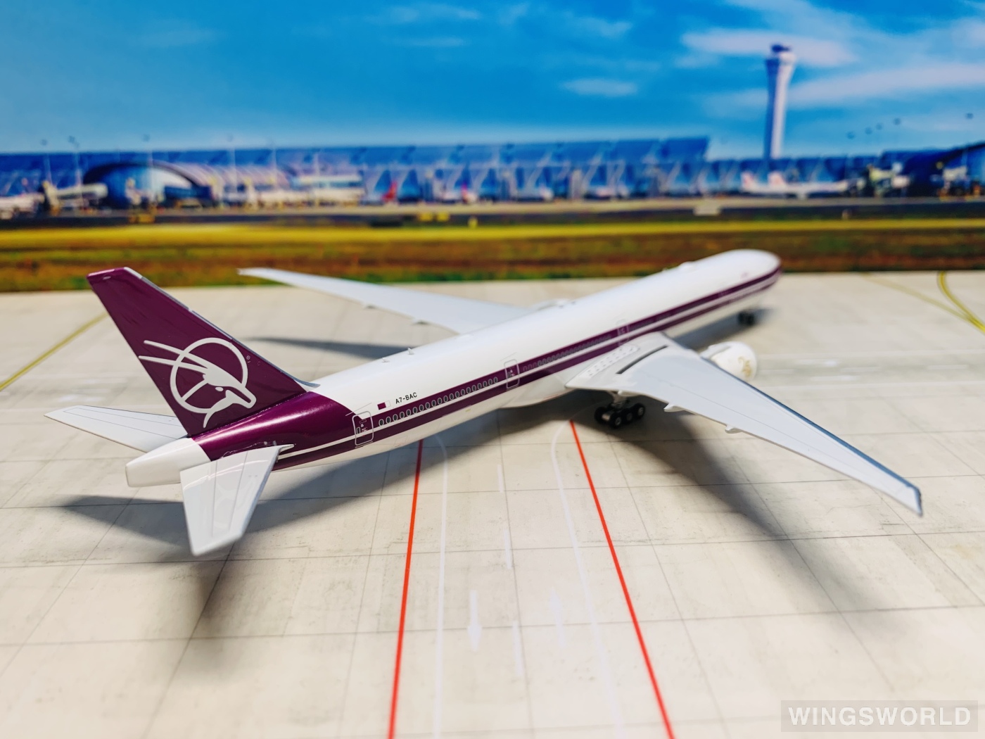 Phoenix 1:400 PH11739 Qatar 卡塔尔航空 Boeing 777-300ER A7-BAC