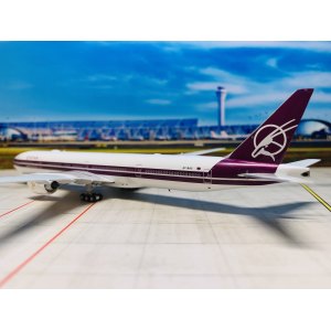 Qatar 卡塔尔航空 Boeing 777-300ER A7-BAC 25周年复古彩绘 PH11739 Phoenix 1:400