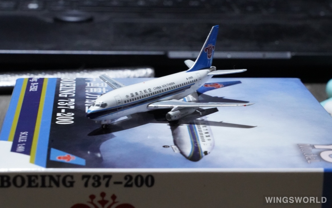 YU MODEL 1:400 YU0007 China Southern 中国南方航空 Boeing 737-200 B-2502