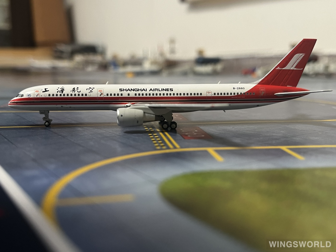 HYJLwings 1:400 HYJL57012 Shanghai Airlines 上海航空 Boeing 757-200 B-2880