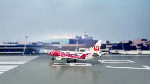 Japan Airlines 日本航空 Boeing 737-400 JA8992 粉红鲸鱼 PH10985 Phoenix 1:400