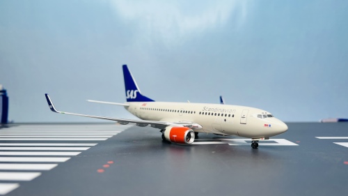 SAS 北欧航空 Boeing 737-700 LN-TUM  AV2737006 Aviation200 1:200