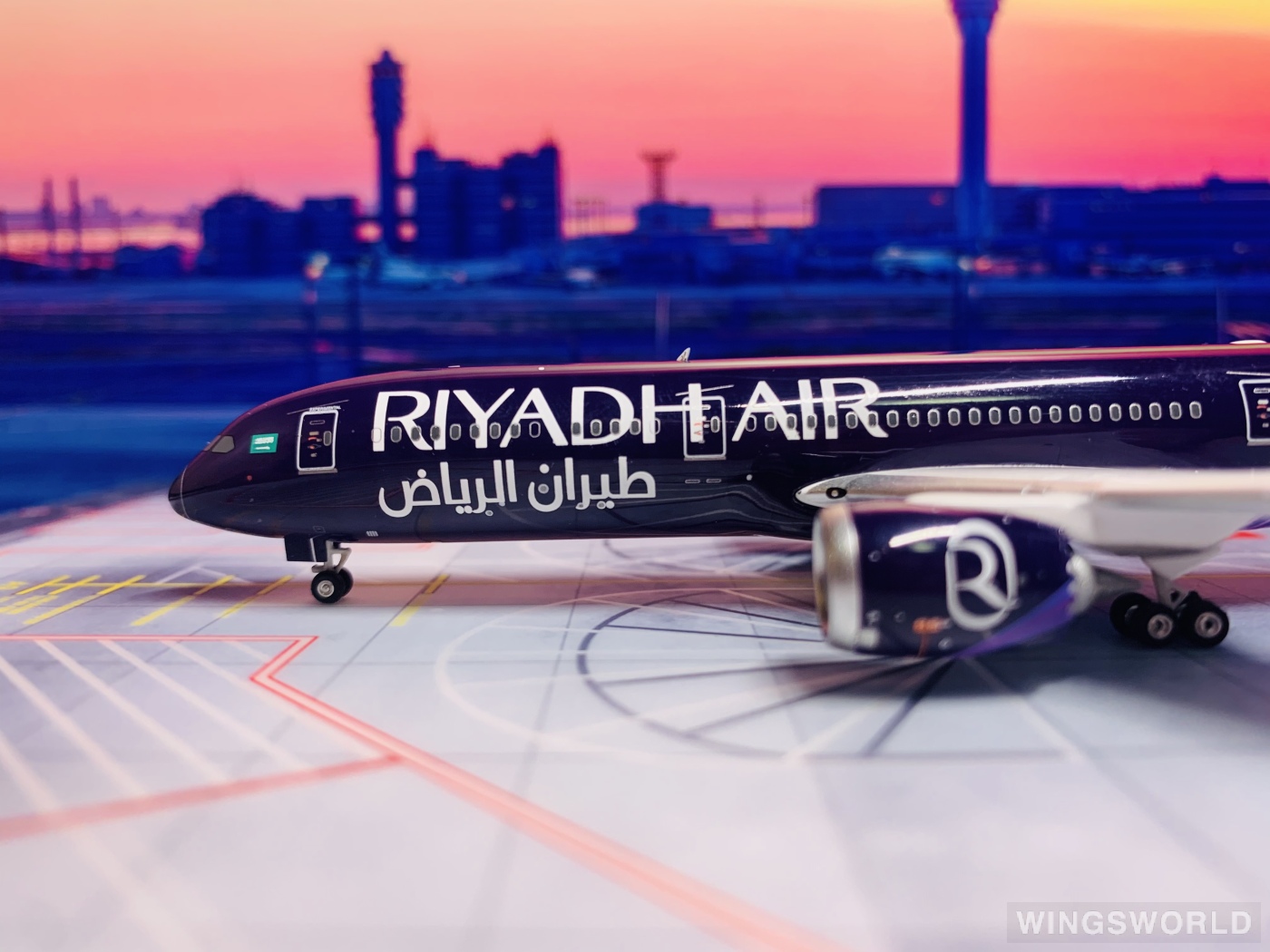 Phoenix 1:400 PH11829 Riyadh Air 利雅得航空 Boeing 787-9 N8572C