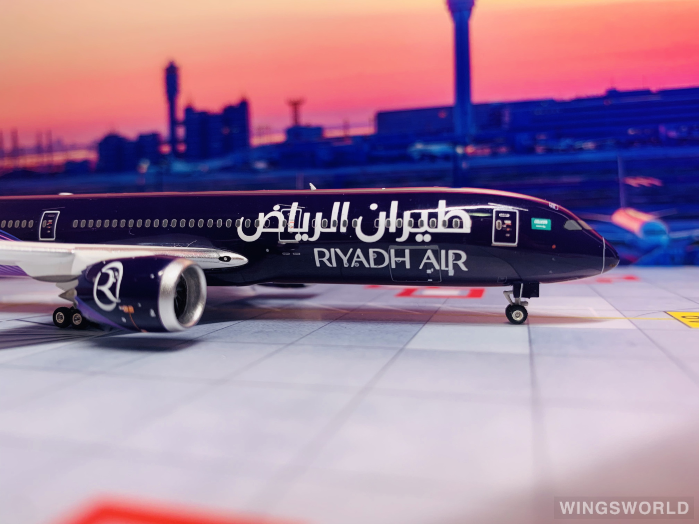 Phoenix 1:400 PH11829 Riyadh Air 利雅得航空 Boeing 787-9 N8572C