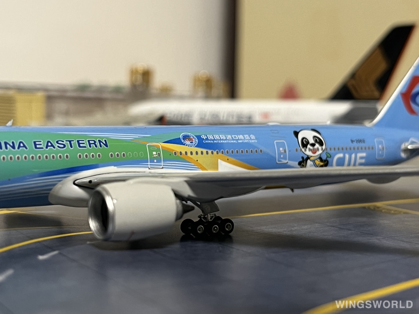 Phoenix 1:400 PH11630 China Eastern 中国东方航空 Boeing 777-300ER B-2002