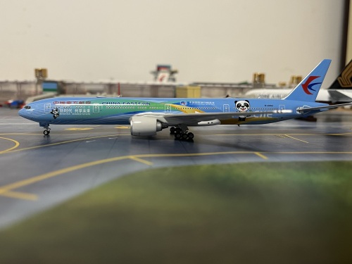 Phoenix 1/400 中国東方航空 B777-300ER Phoenix China Airlines for Boeing 777-300ER B-18053 1:400