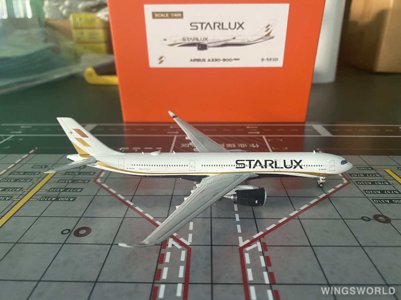 JC Wings 1:400 EW4339001 Starlux Airlines 星宇航空  Airbus A330-900neo B-58301