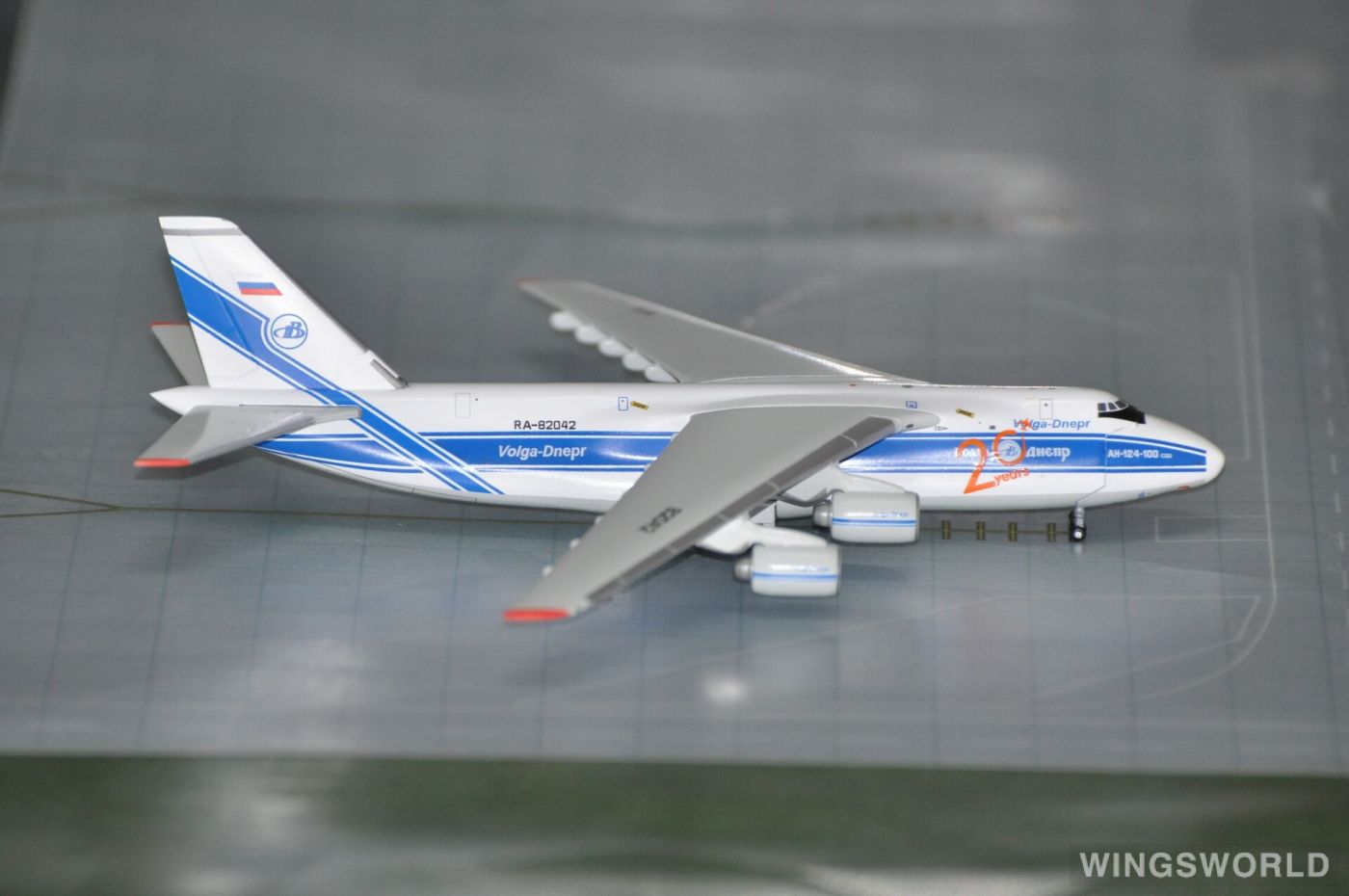 Blue wings 1:400 BWN007 Volga-Dnepr 伏尔加-第聂伯航空 Antonov An-124 RA-82042