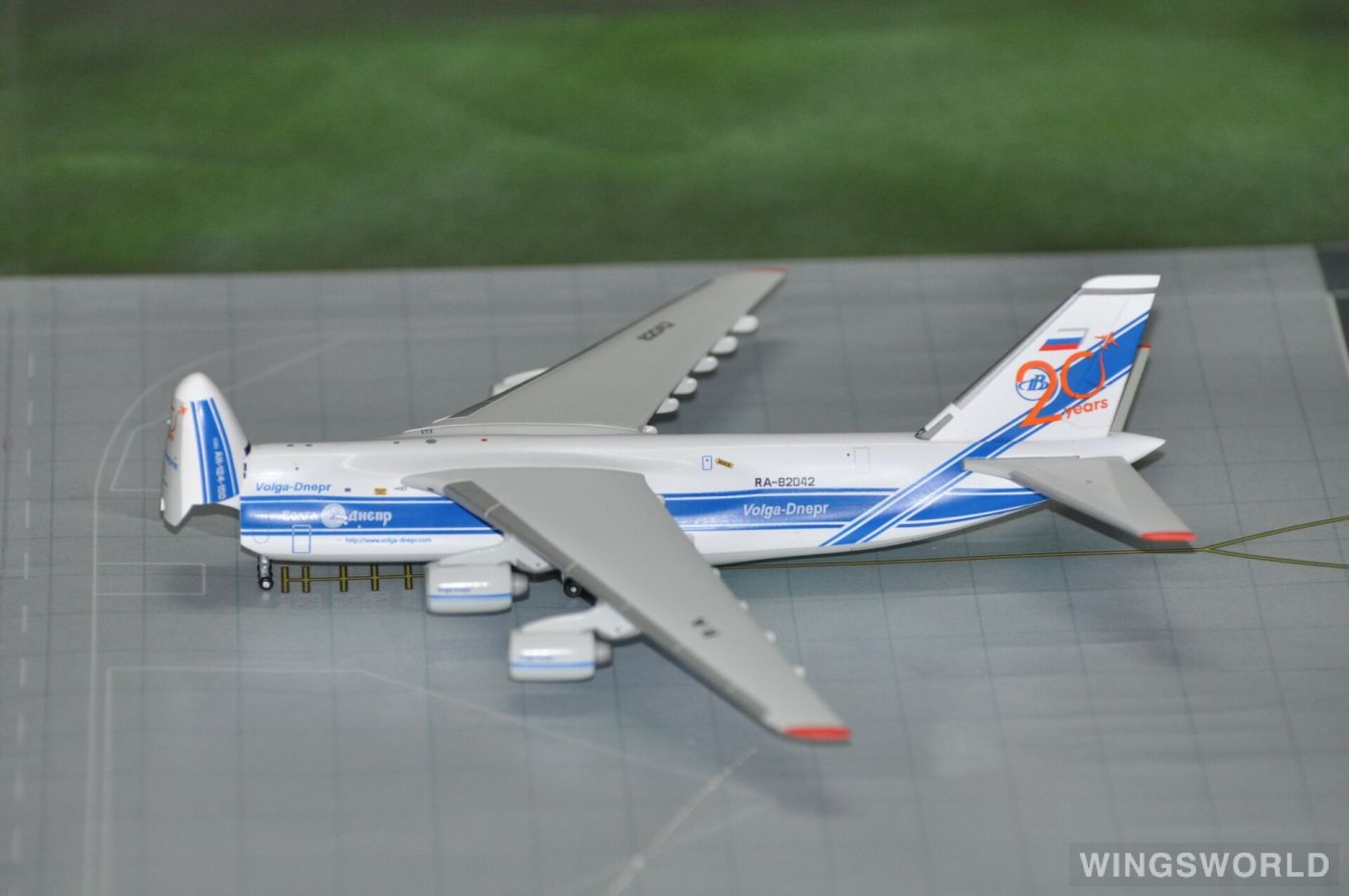 Blue wings 1:400 BWN007 Volga-Dnepr 伏尔加-第聂伯航空 Antonov An-124 RA-82042