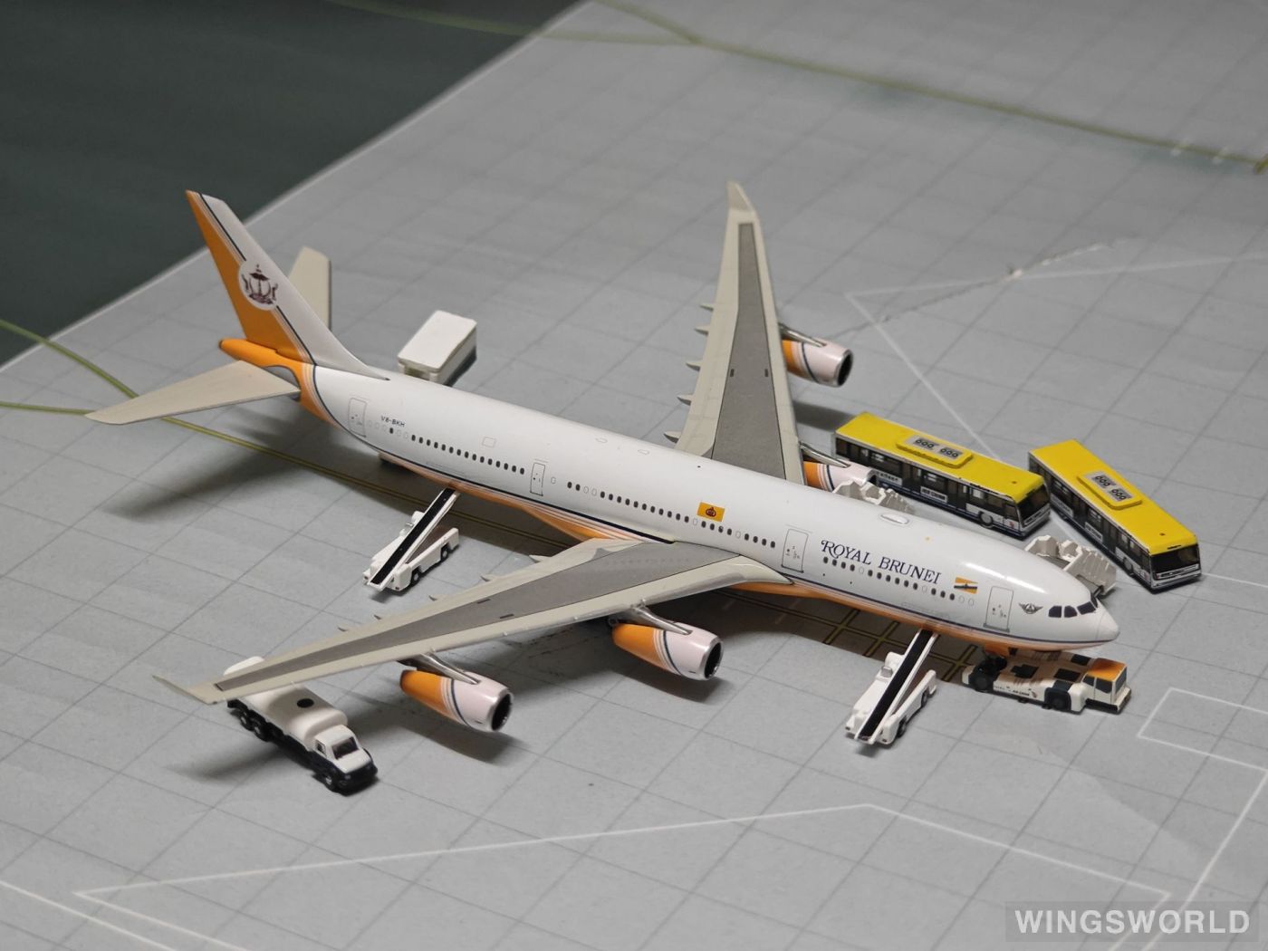 Phoenix 1:400 PH10467 Royal Brunei 文莱皇家航空 Airbus A340-200 V8-BKH