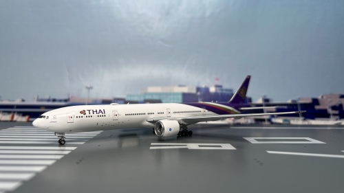 PH11822 Thai Airways 泰国国际航空Boeing 777-300ER HS-TTC