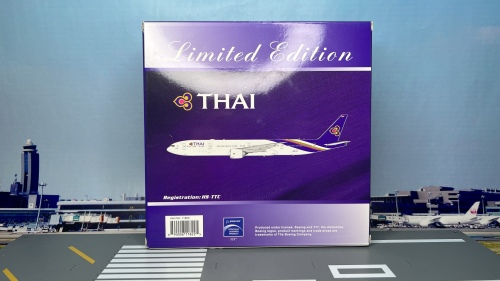 PH11822 Thai Airways 泰国国际航空Boeing 777-300ER HS-TTC