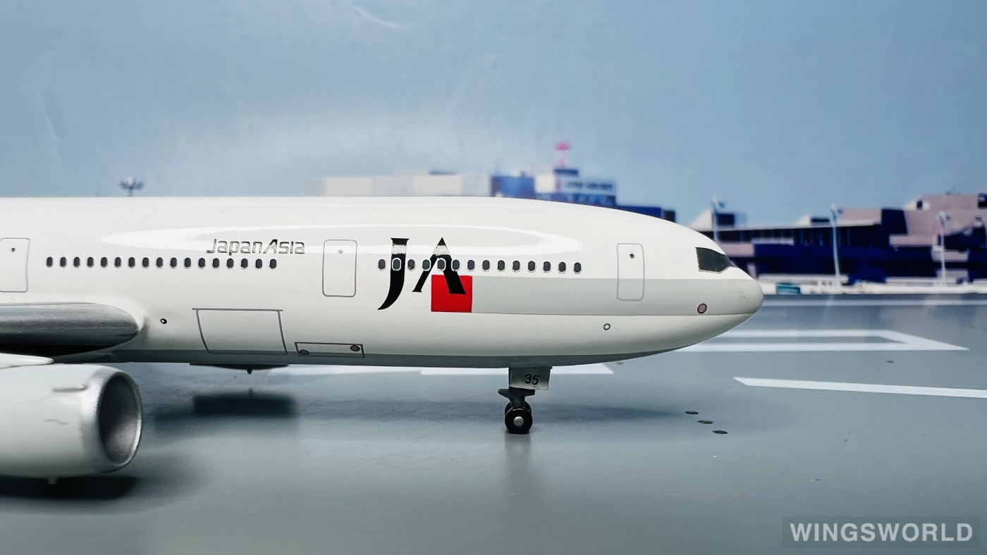 Dragon Models 1:400 McDonnell Douglas DC-10 Japan Asia