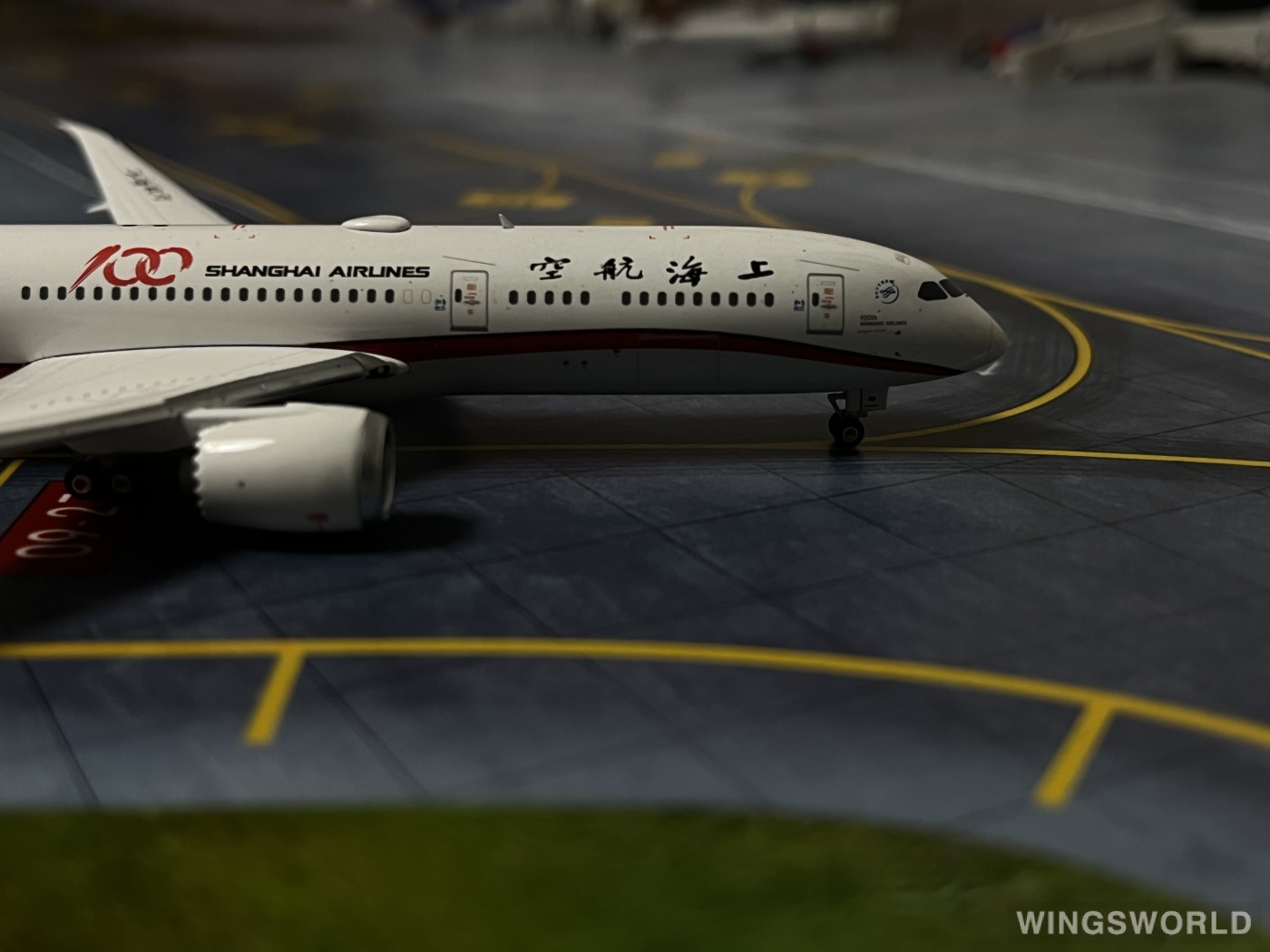 Phoenix 1:400 PH4B1111 Shanghai Airlines 上海航空 Boeing 787-9 B-1111