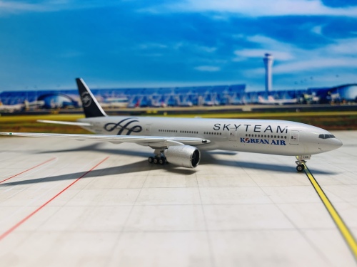 Korean Air 大韩航空 Boeing 777-200 HL7733 