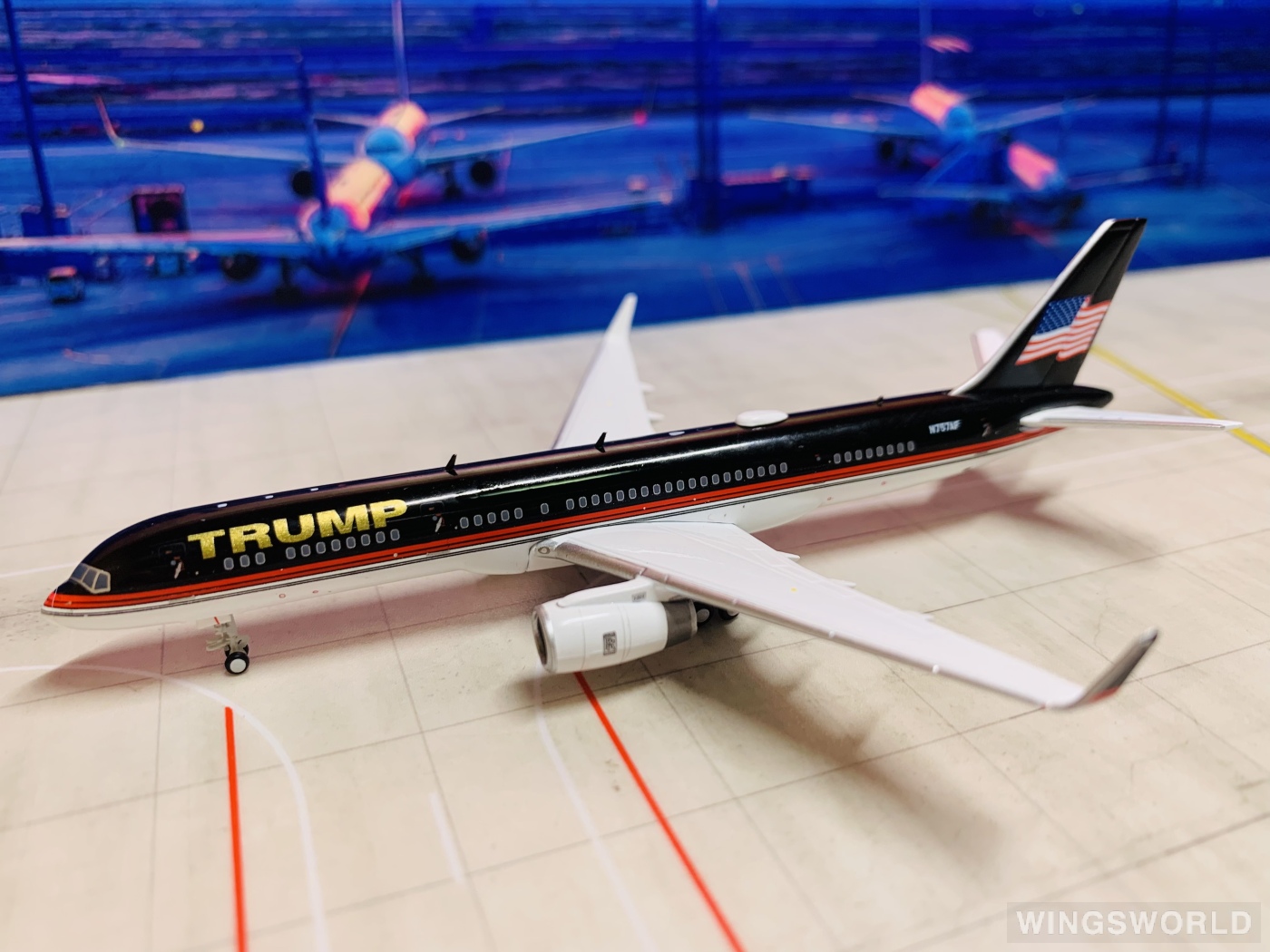 Geminijets 1:400 GJTRU2171 Trump Shuttle Boeing 757-200 N757AF