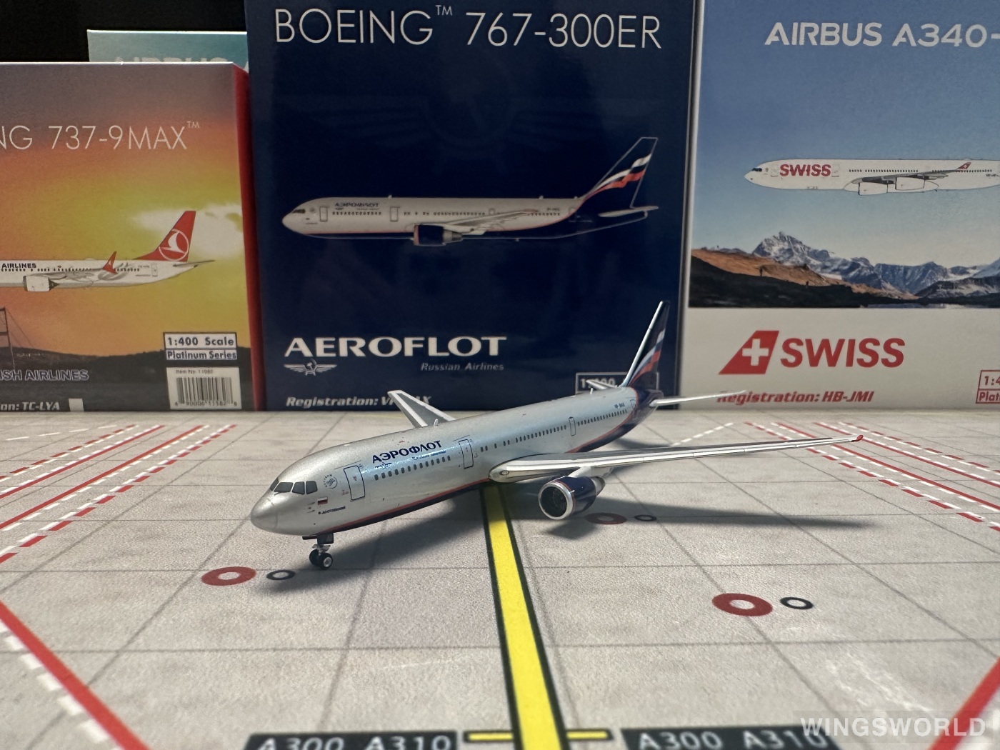 Phoenix 1:400 PH11046 Aeroflot 俄罗斯航空 Boeing 767-300 VP-BAX