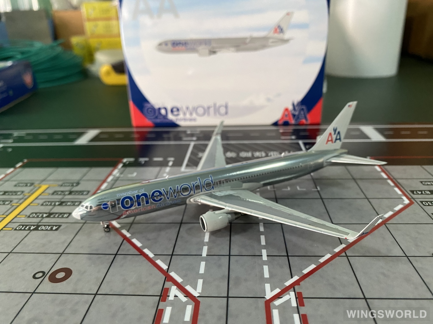 アメリカン航空 767-300ER N395AN 1/200 アメリカン航空 767-300ER N395AN 1/200