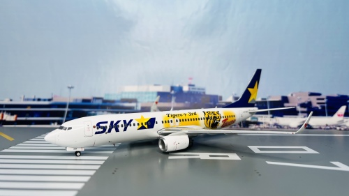 JC Wings スカイマーク 1:200 B737-800 JA73NR Amazon.co.jp: JC wings 1/200 完成品 Skymark Airlines for