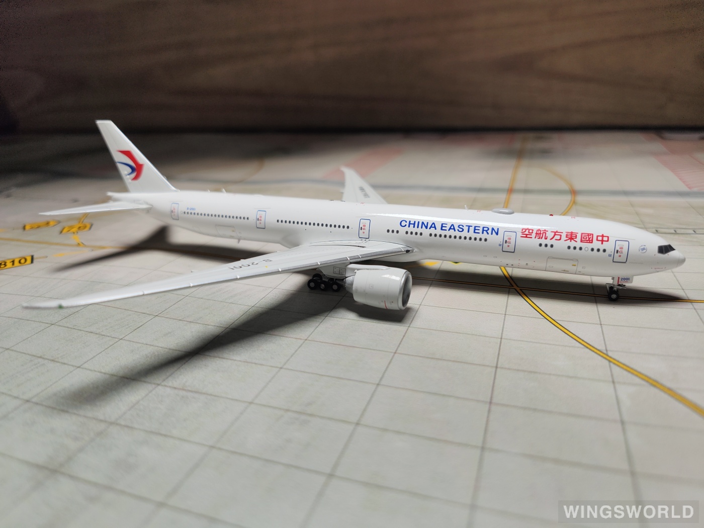 Aviation400 1:400 AV4085 China Eastern 中国东方航空 Boeing 777-300ER B-2001