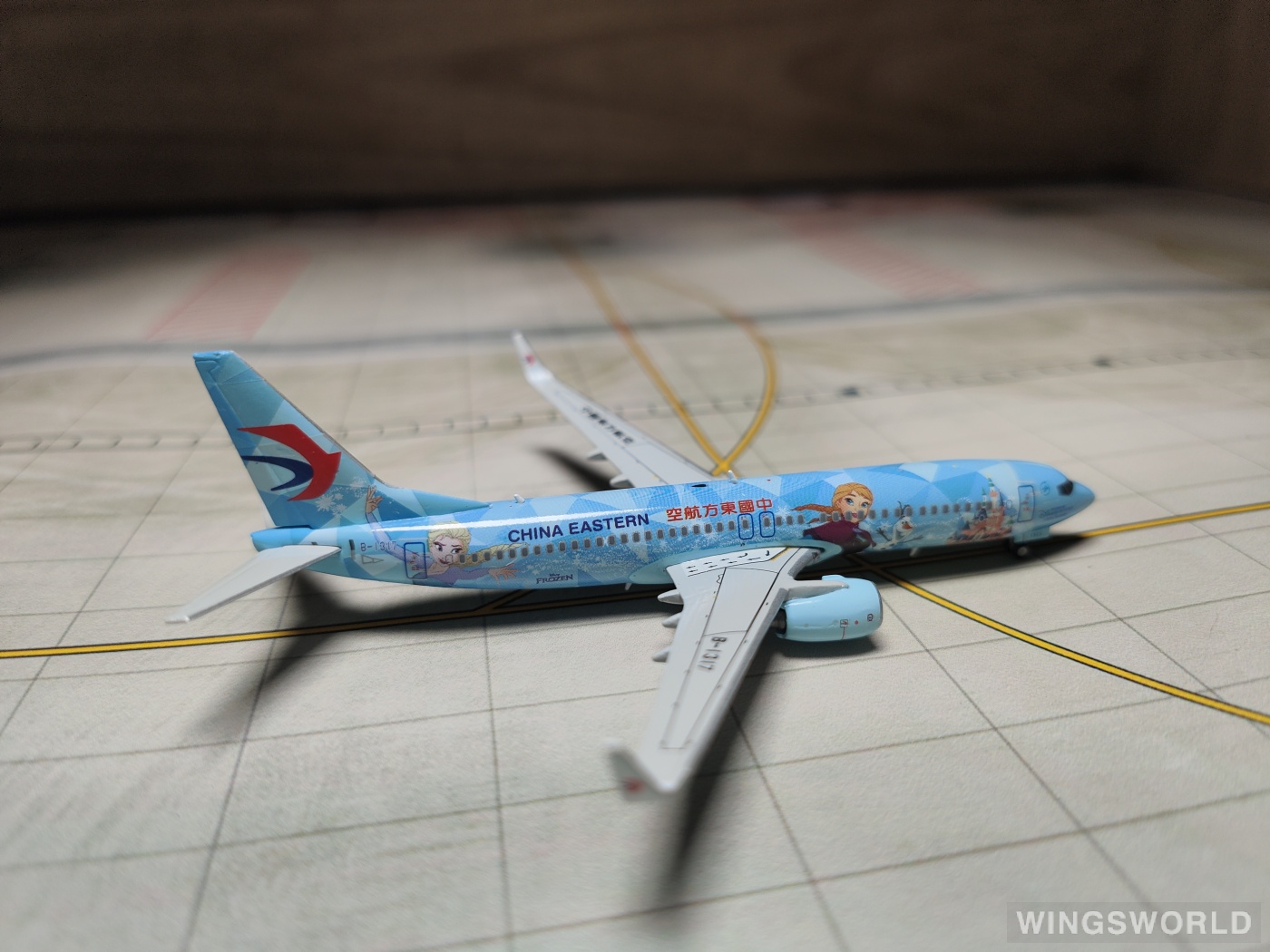 JC Wings 1:400 EW4738010 China Eastern 中国东方航空 Boeing 737-800 B-1317