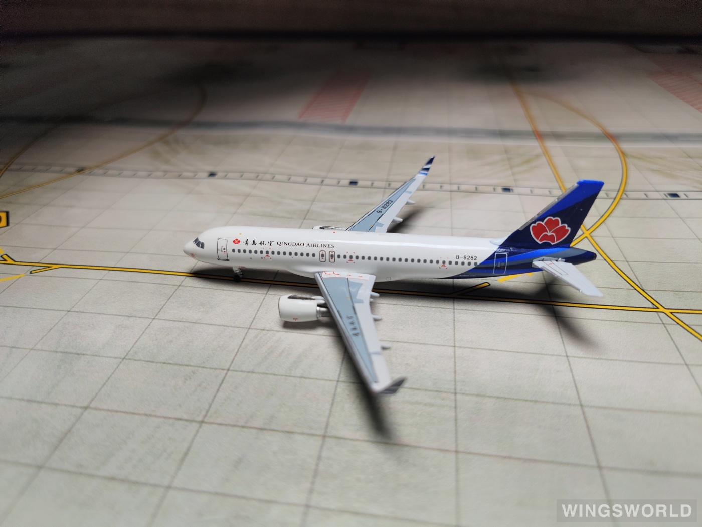 Pandamodel 1:400 PM-B-8282 Qingdao Airlines 青岛航空 Airbus A320 B-8282