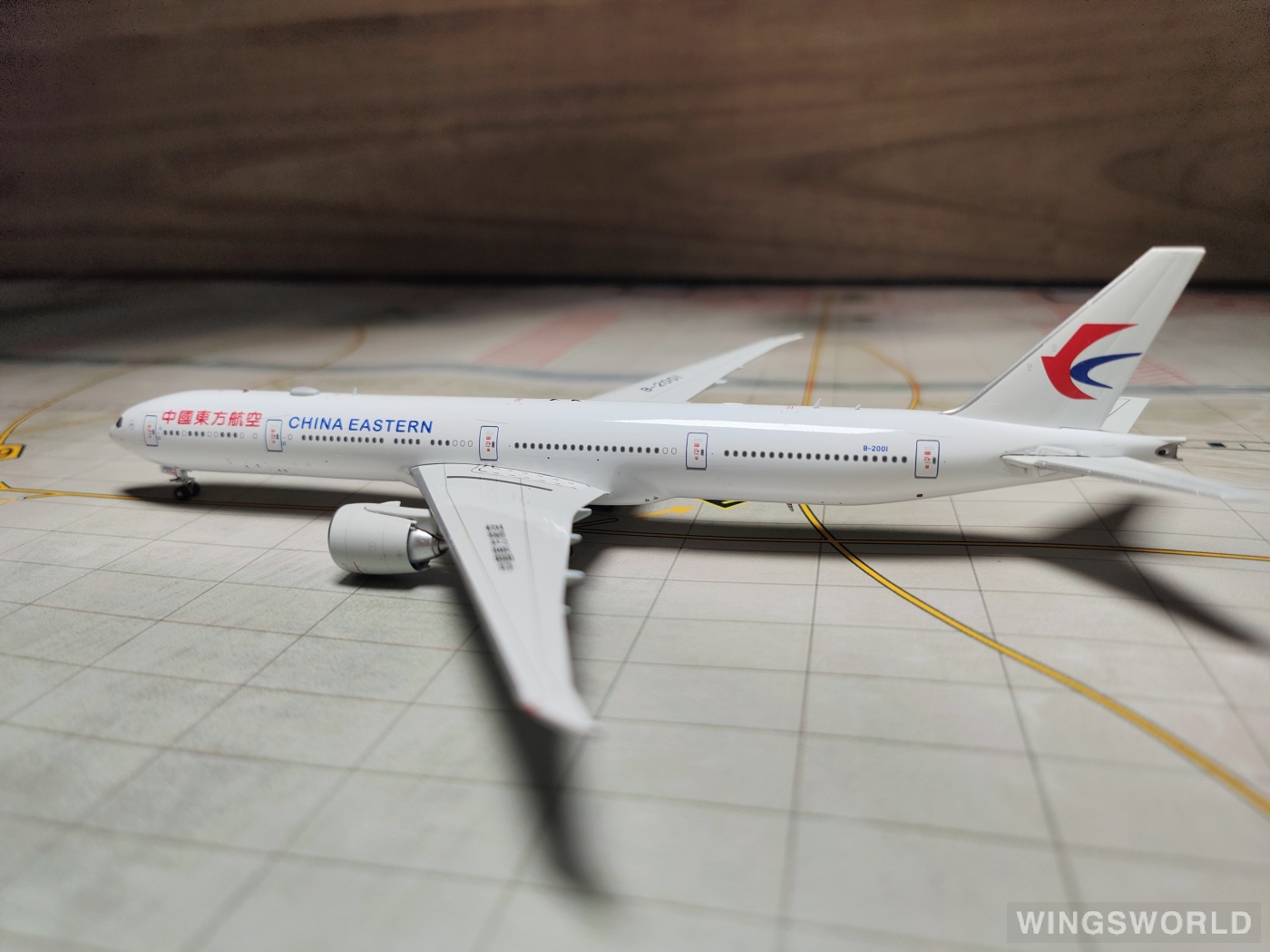 Aviation400 1:400 AV4085 China Eastern 中国东方航空 Boeing 777-300ER B-2001