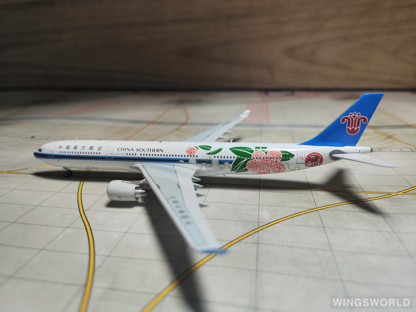 Aviation400 1:400 AV4094 China Southern 中国南方航空 Airbus A330-300 B-8870